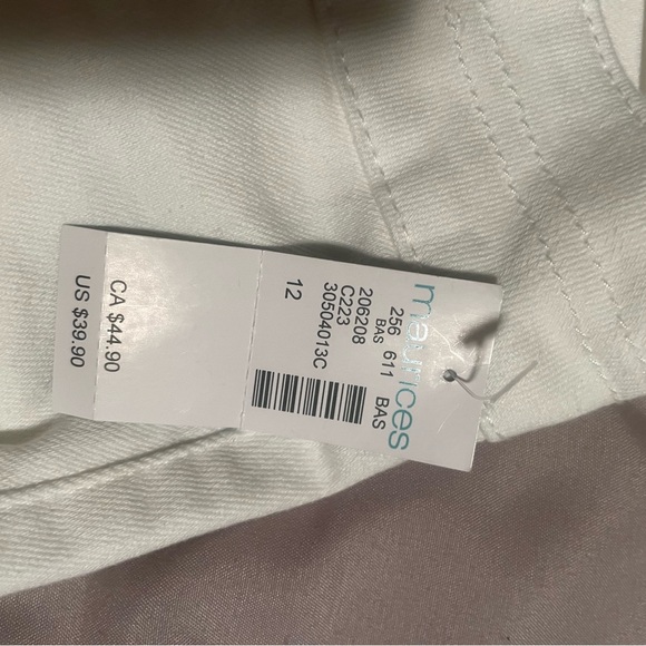 Maurices Women's Off-White Cropped Jean capris mid rise 12 nwt - Picture 3 of 6